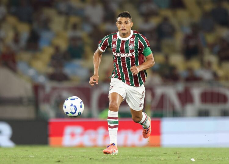 Thiago Silva of Fluminense runs with the ball during the match between Fluminense and Ceara as part of Brasileirao 2025 at Maracana Stadium on October 29, 2025 in Rio de Janeiro, Brazil. (Photo by Lucas Figueiredo/Getty Images)