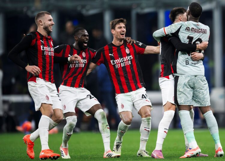 Mike Maignan Davide Bartesaghi, Matteo Gabbia, Fikayo Tomori, and Strahinja Pavlovic of AC Milan ميلان بافلوفيتش توموري بارتيساغي غابيا مينيون