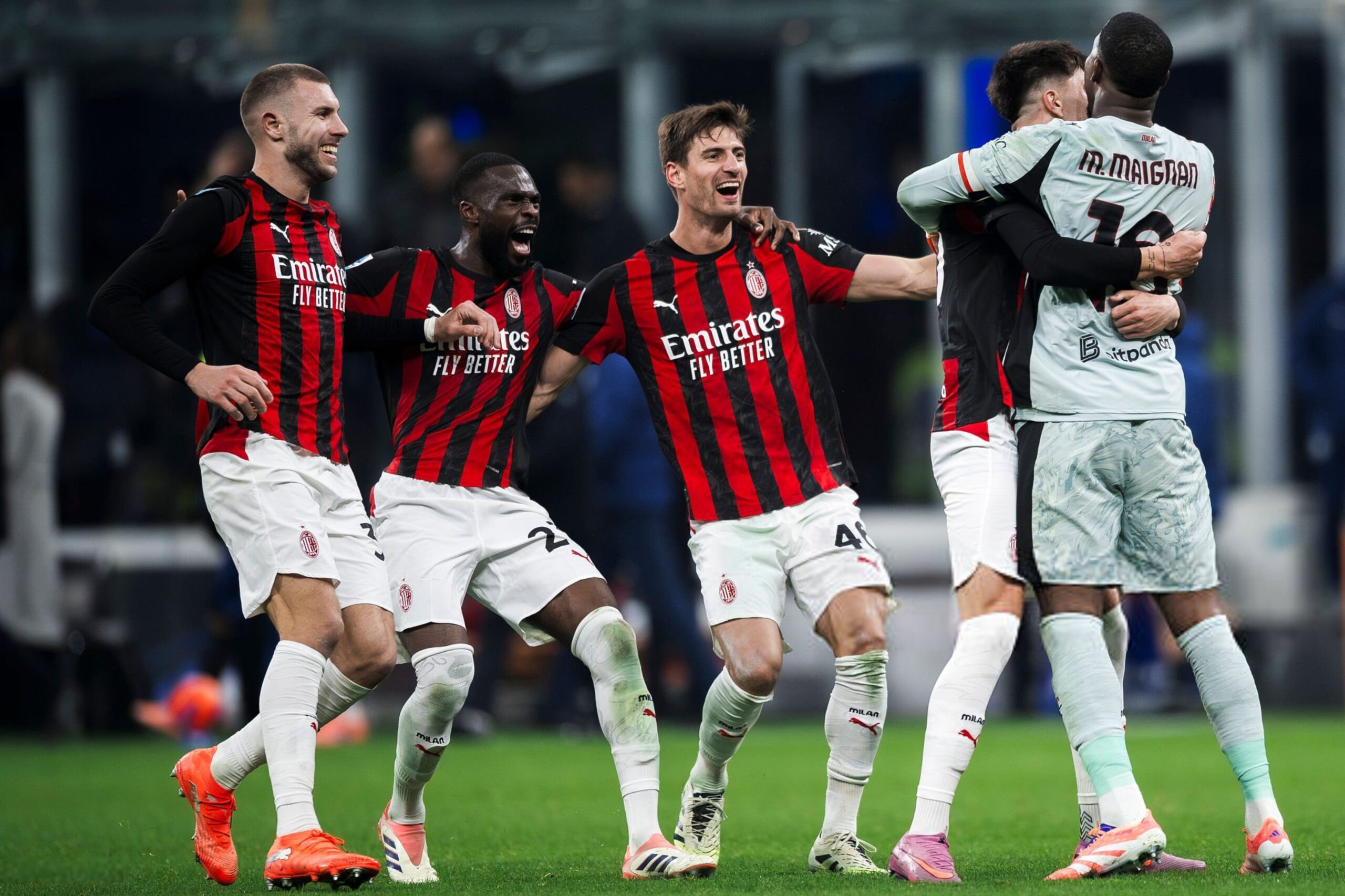 Mike Maignan Davide Bartesaghi, Matteo Gabbia, Fikayo Tomori, and Strahinja Pavlovic of AC Milan ميلان بافلوفيتش توموري بارتيساغي غابيا مينيون