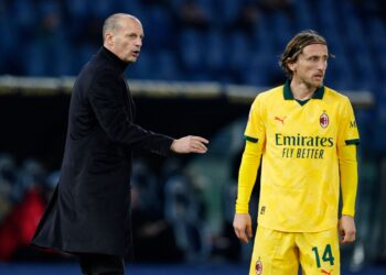 Massimiliano Allegri and Luka Modric of AC Milan أليغري مودريتش ميلان