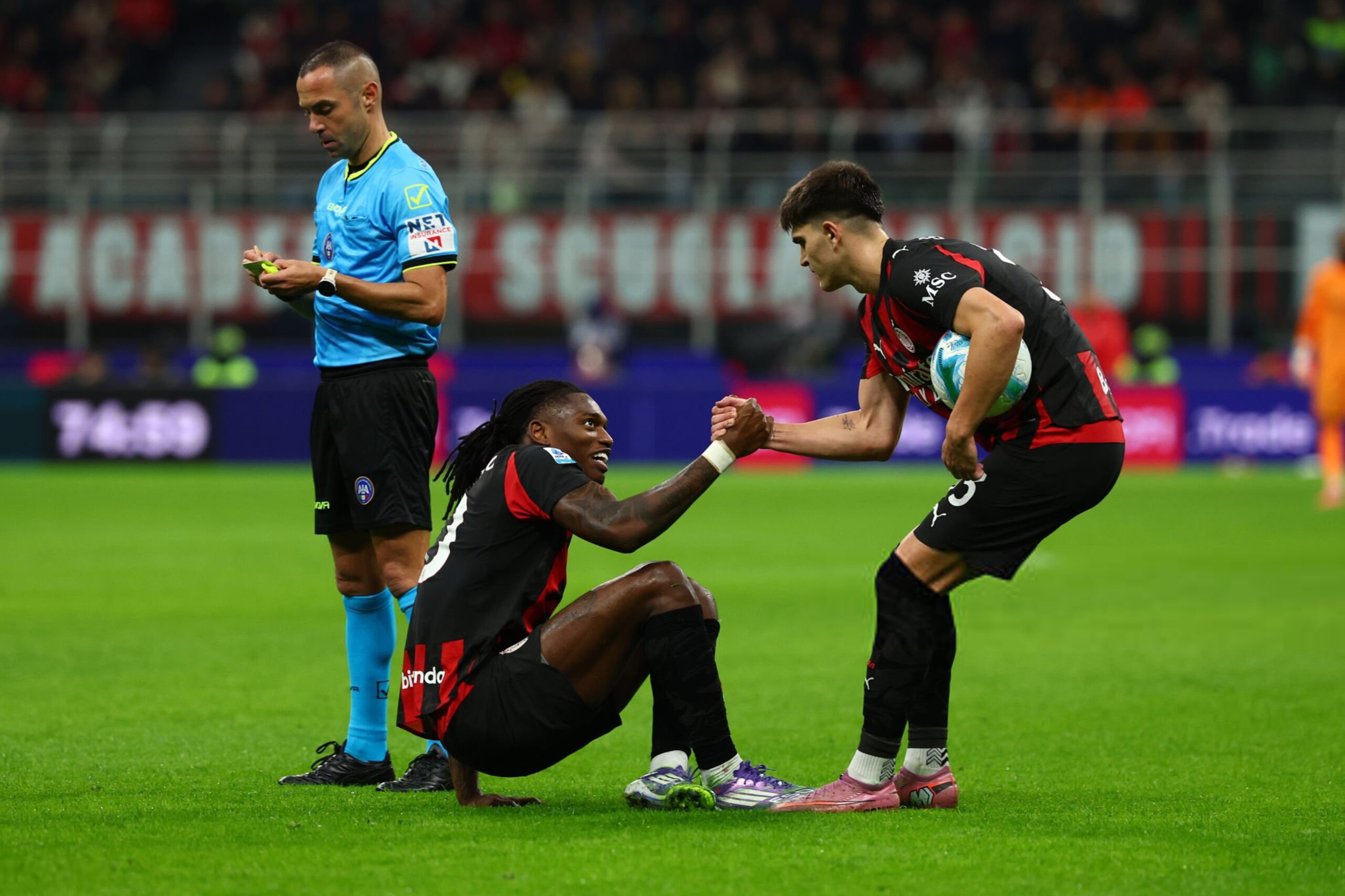 Rafael Leao Davide Bartesaghi Milan لياو بارتيساغي ميلان