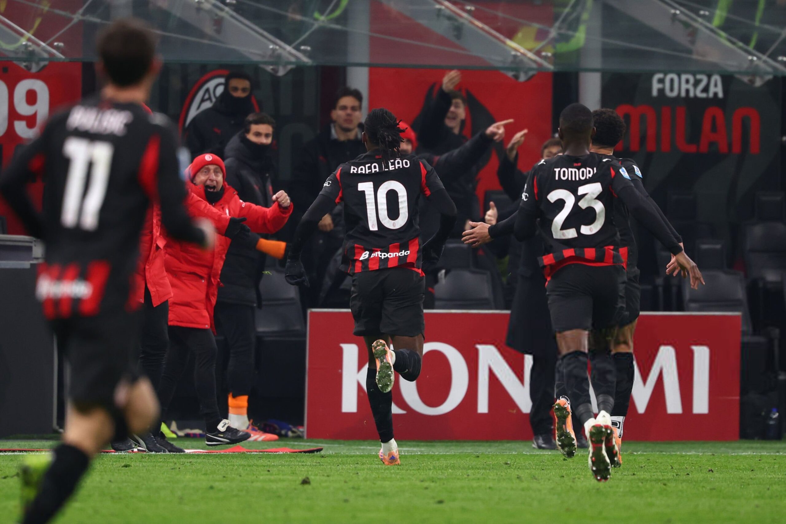 Rafael Leao and AC Milan players