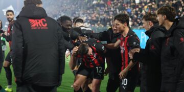AC Milan players celebrating a goal against Como