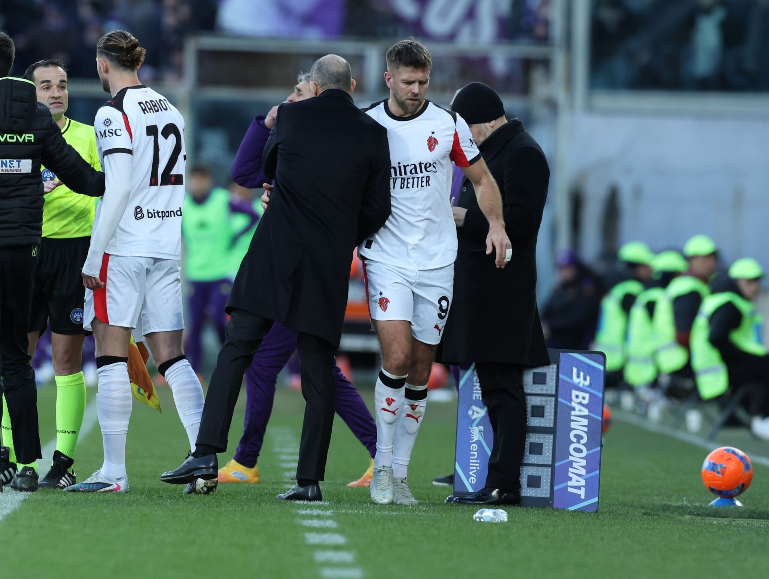 AC Milan's Niclas Fullkrug and Massimiliano Allegri