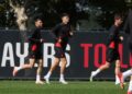 Santiago Gimenez, Davide Bartesaghi and Matteo Gabbia of AC Milan