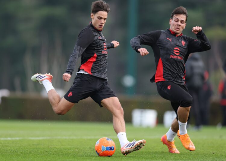 Ardon Jashari and Samuele Ricci of AC Milan ميلان ريتشي ياشاري