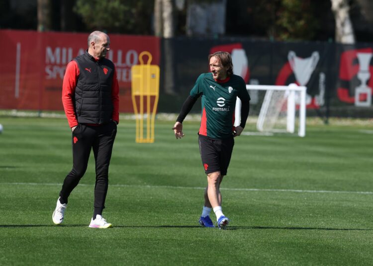 Massimiliano Allegri Luka Modric AC Milan ميلان مودريتش أليغري