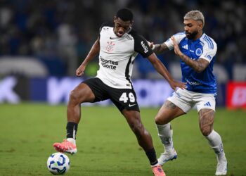 Andre of Corinthians and Gabriel Barbosa of Cruzeiro