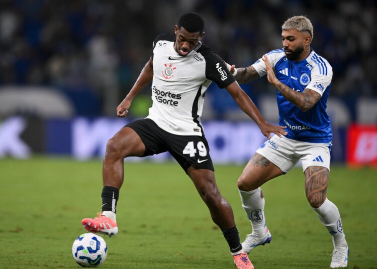 Andre of Corinthians and Gabriel Barbosa of Cruzeiro