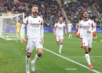 Strahinja Pavlovic Koni De Winter AC Milan بافلوفيتش دي وينتر ميلان