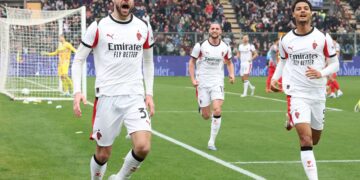 Strahinja Pavlovic Koni De Winter AC Milan بافلوفيتش دي وينتر ميلان