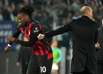 Rafael Leao and Massimiliano Allegri of AC Milan