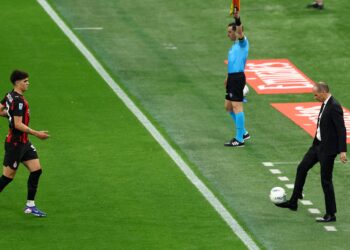 Massimiliano Allegri and Davide Bartesaghi of AC Milan ميلان أليغري بارتيساغي