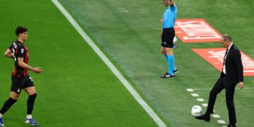 Massimiliano Allegri and Davide Bartesaghi of AC Milan ميلان أليغري بارتيساغي