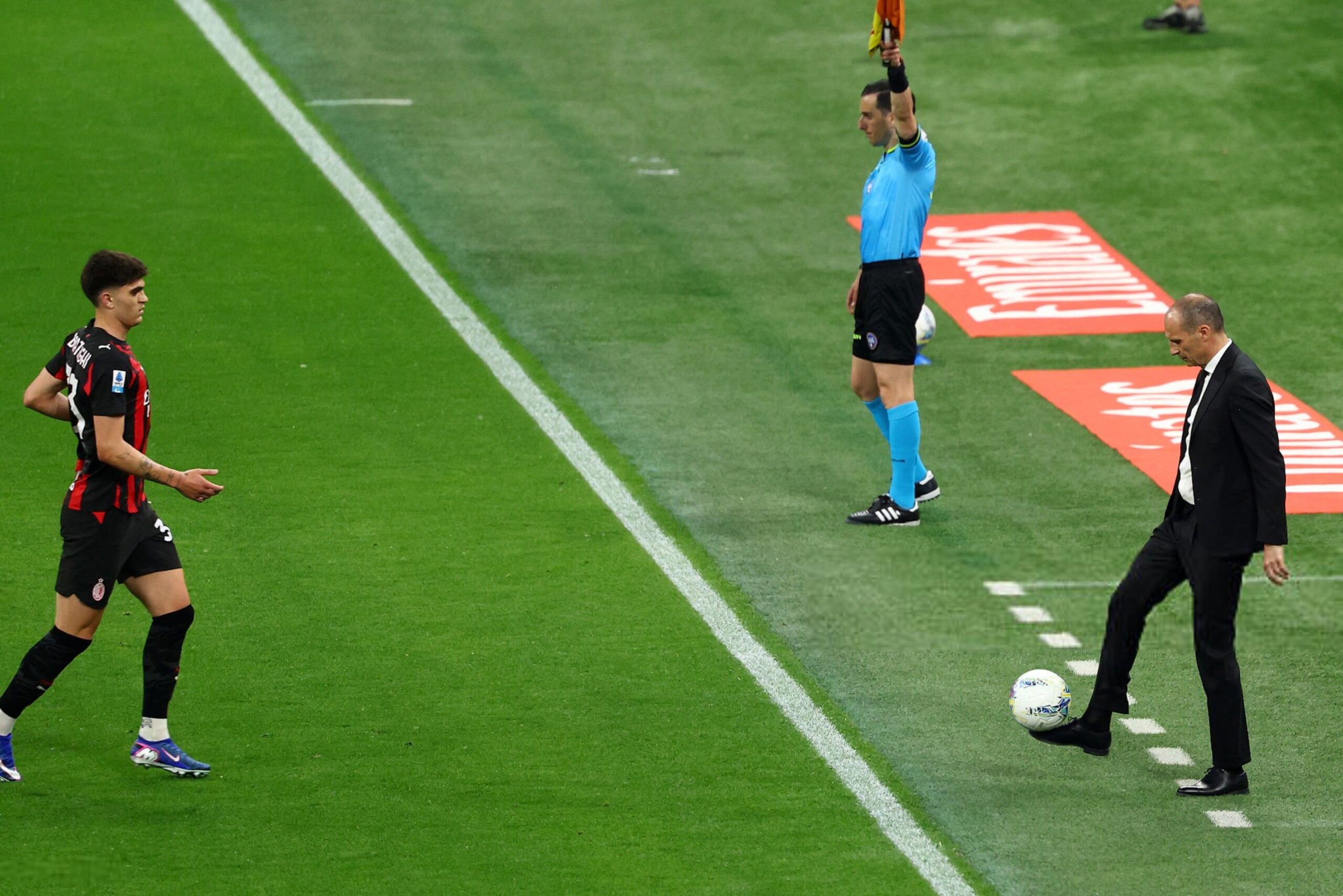 Massimiliano Allegri and Davide Bartesaghi of AC Milan ميلان أليغري بارتيساغي