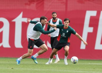 Samuele Ricci and Santiago Gimenez of AC Milan ميلان خيمينيز ريتشي
