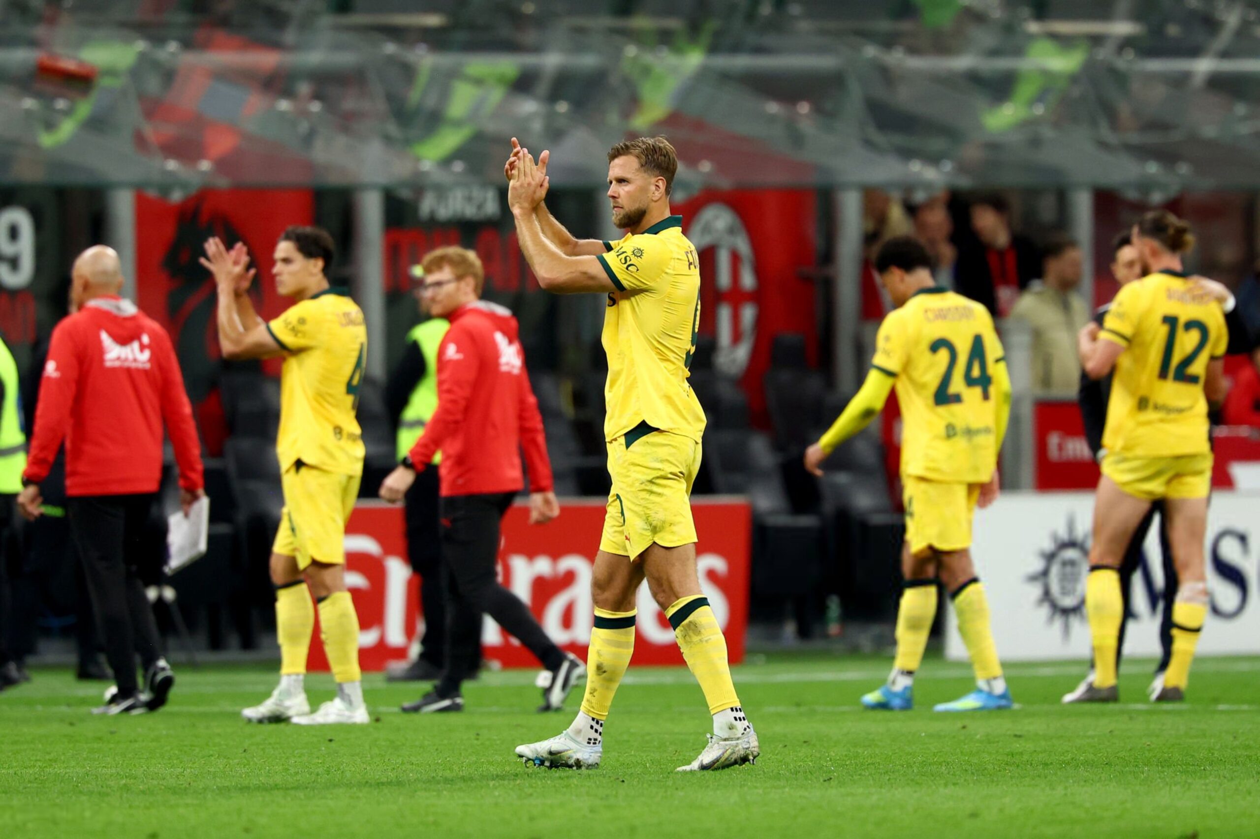 Niclas Fullkrug and his AC Milan teammates