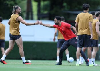 Ruben Amorim and Adrien Rabiot of AC Milan ميلان أموريم رابيو