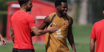 Yunus Musah and Ruben Amorim of AC Milan يونس موسى أموريم ميلان