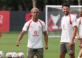 Omari Hutchinson and Gonçalo Ramos of AC Milan ميلان هاتشينسون راموس