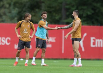 Mario Gila, Christian Pulisic, and Luka Modric of AC Milan غيلا بوليسيك مودريتش ميلان