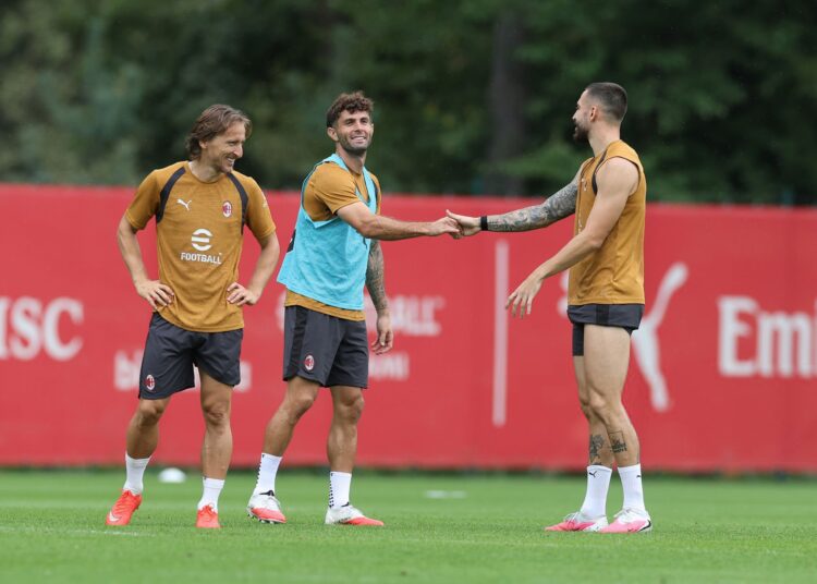 Mario Gila, Christian Pulisic, and Luka Modric of AC Milan غيلا بوليسيك مودريتش ميلان