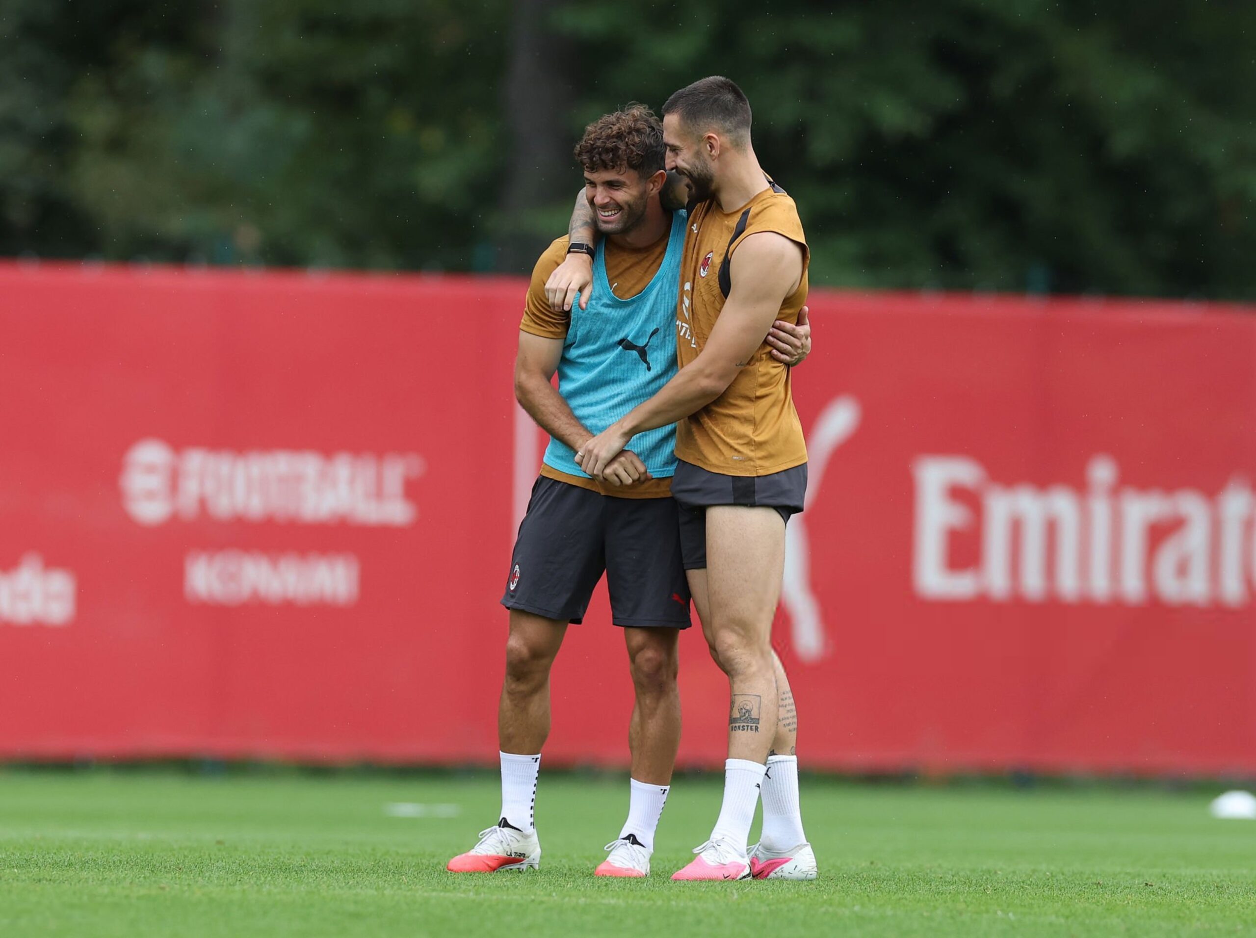 Christian Pulisic and Mario Gila of AC Milan بوليسيك غيلا ميلان