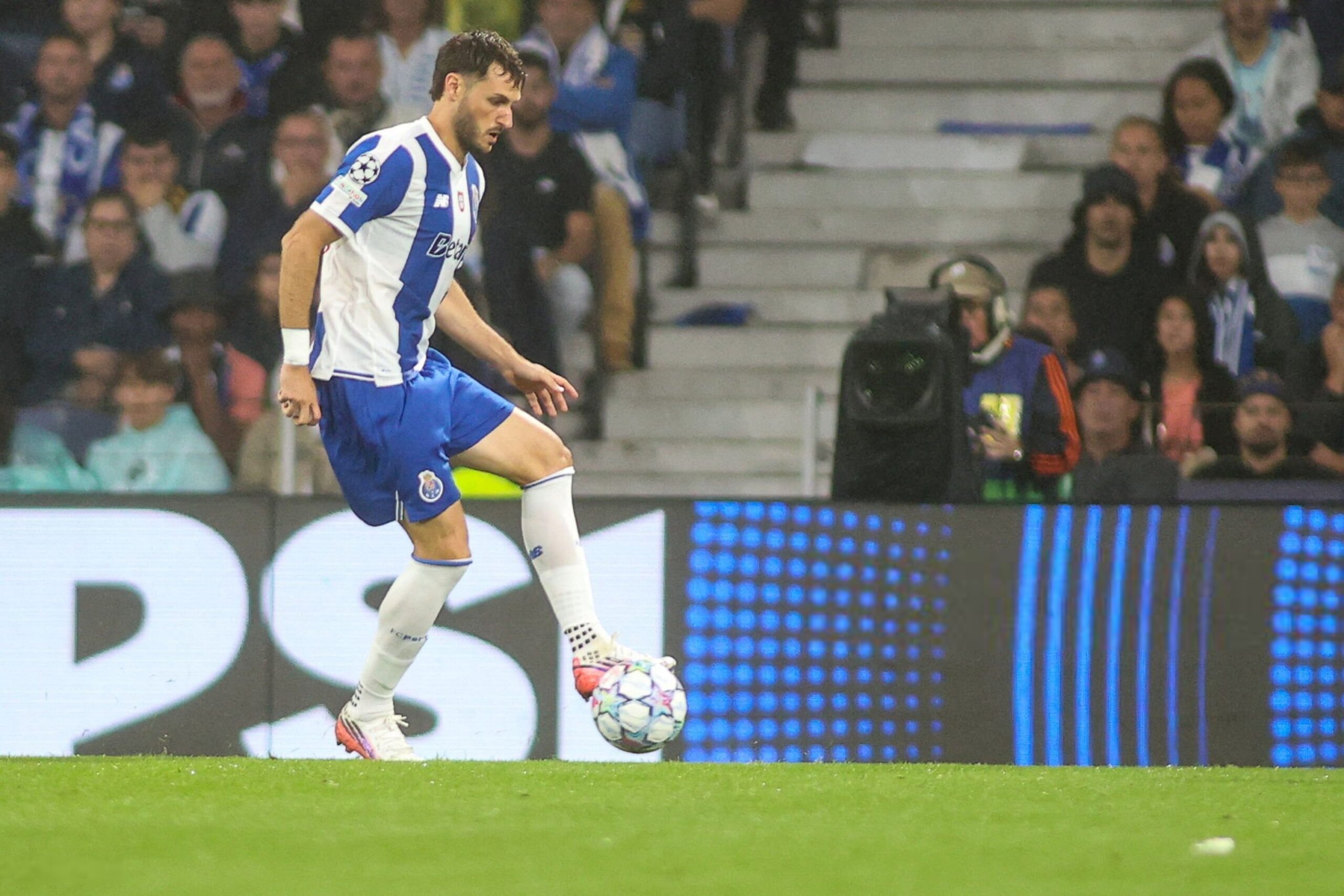 Santiago Gimenez of Porto سانتياغو خيمينيز
