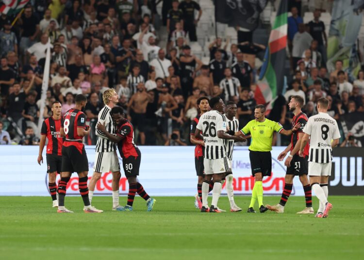 Referee Maurizio Mariani during Juventus - Milan match