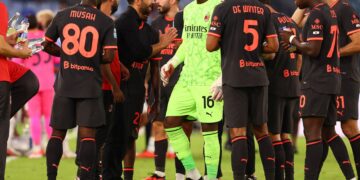 Amorim and his AC Milan players ميلان أموريم