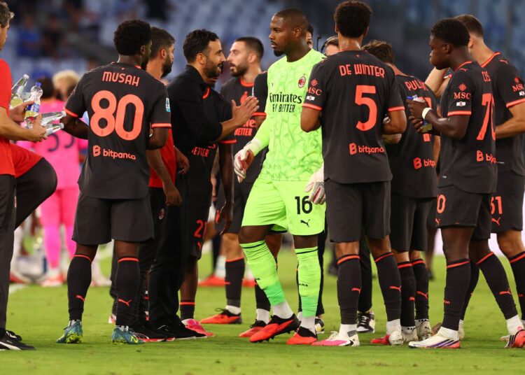 Amorim and his AC Milan players ميلان أموريم