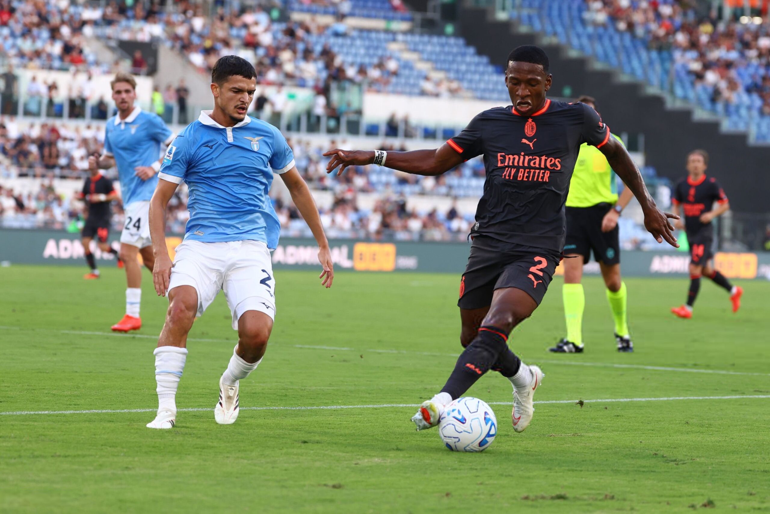 Pervis Estupinan of AC Milan إستوبينيان