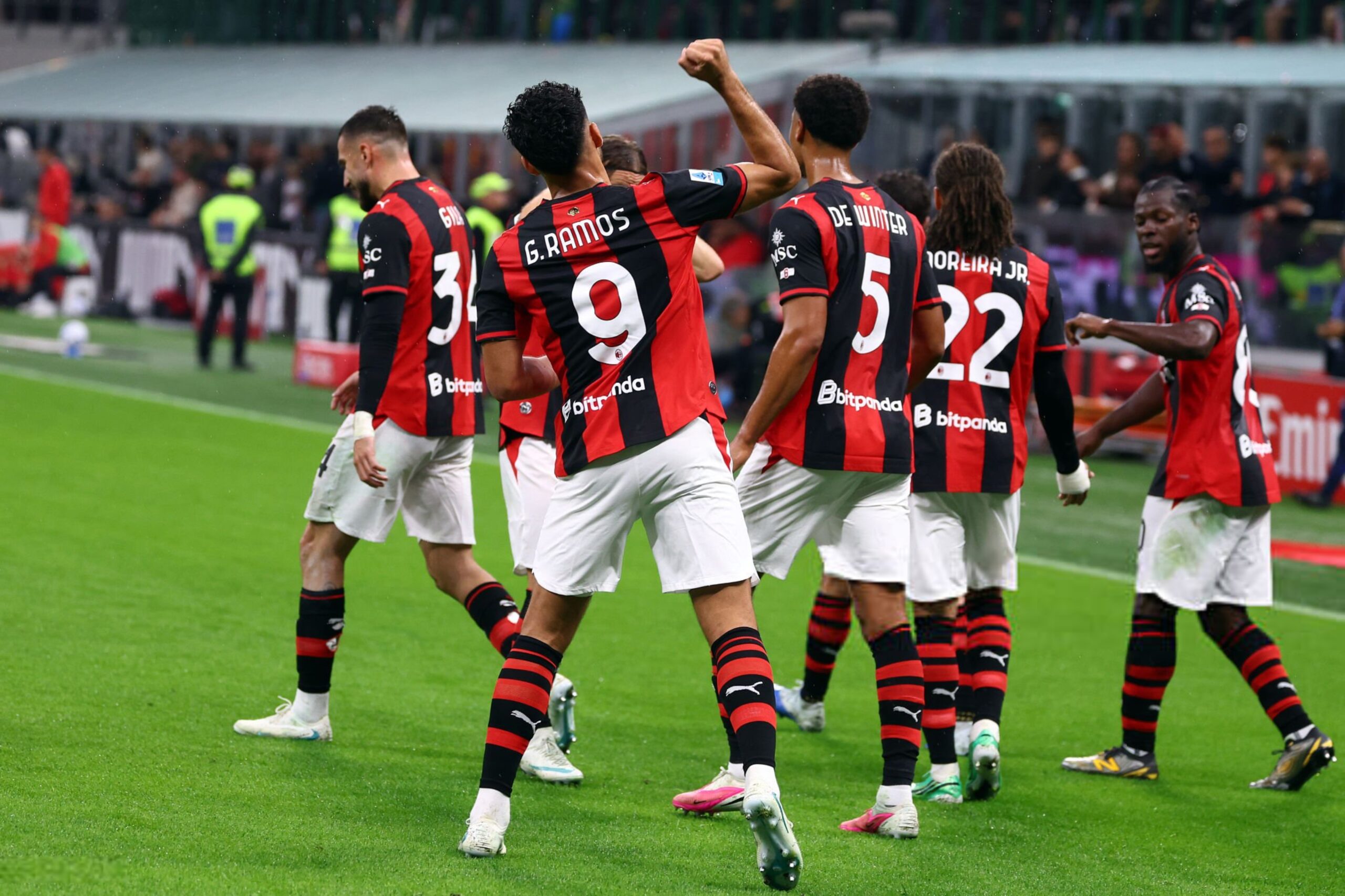 Gonçalo Ramos and his AC Milan teammates during a match against Atalanta