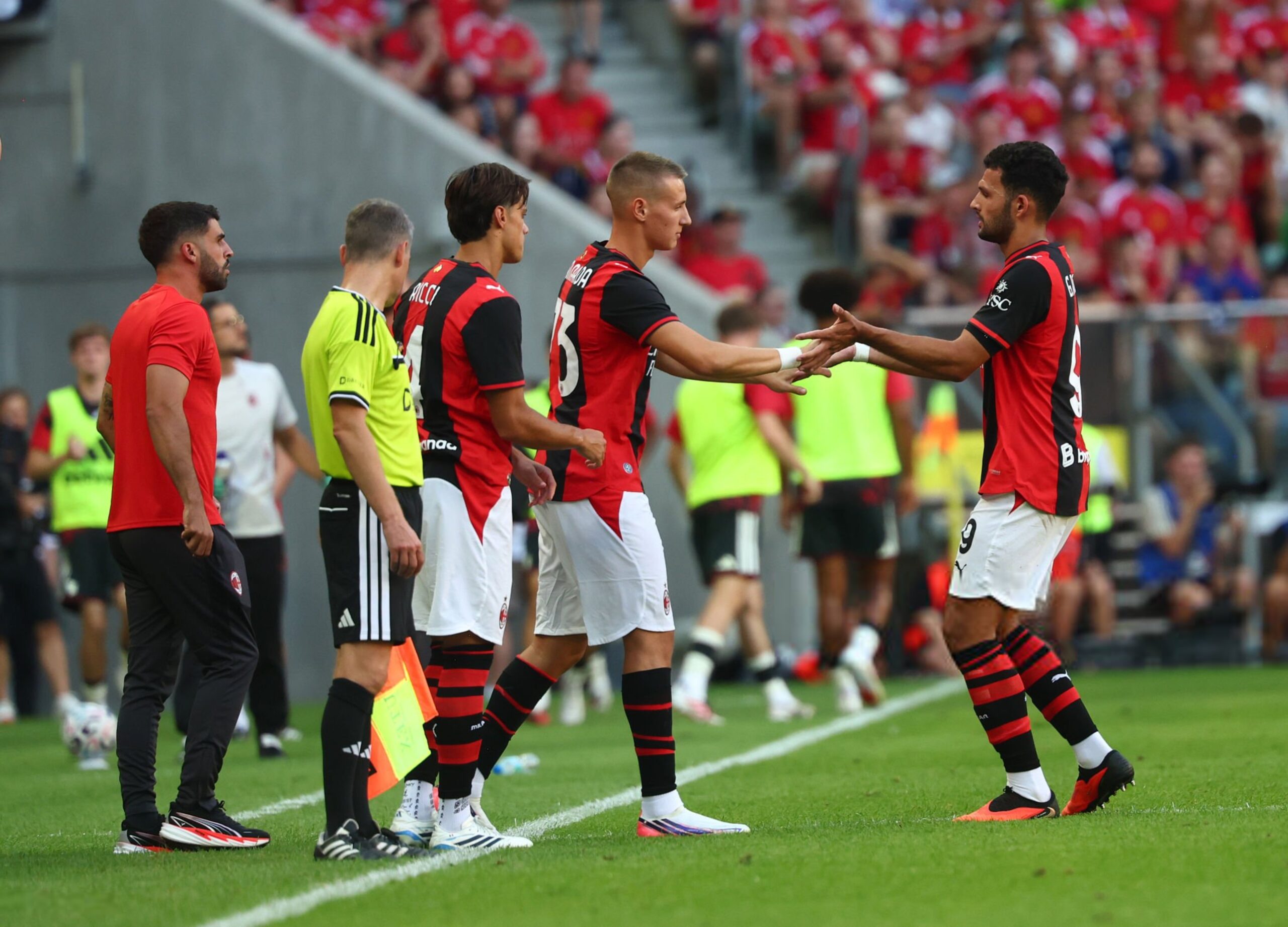 Gonçalo Ramos and Francesco Camarda of AC Milan راموس كاماردا ميلان