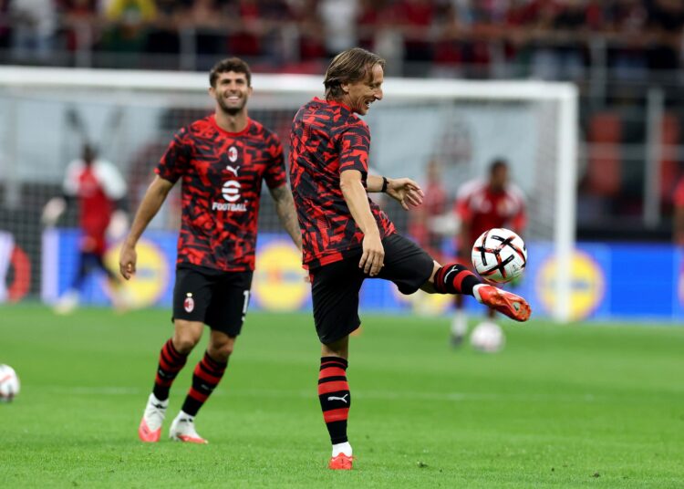 Christian Pulisic and Luka Modric of AC Milan بوليسيك مودريتش ميلان