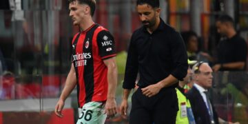 Ruben Amorim and Alexis Saelemaekers of AC Milan ساليماكرز أموريم ميلان