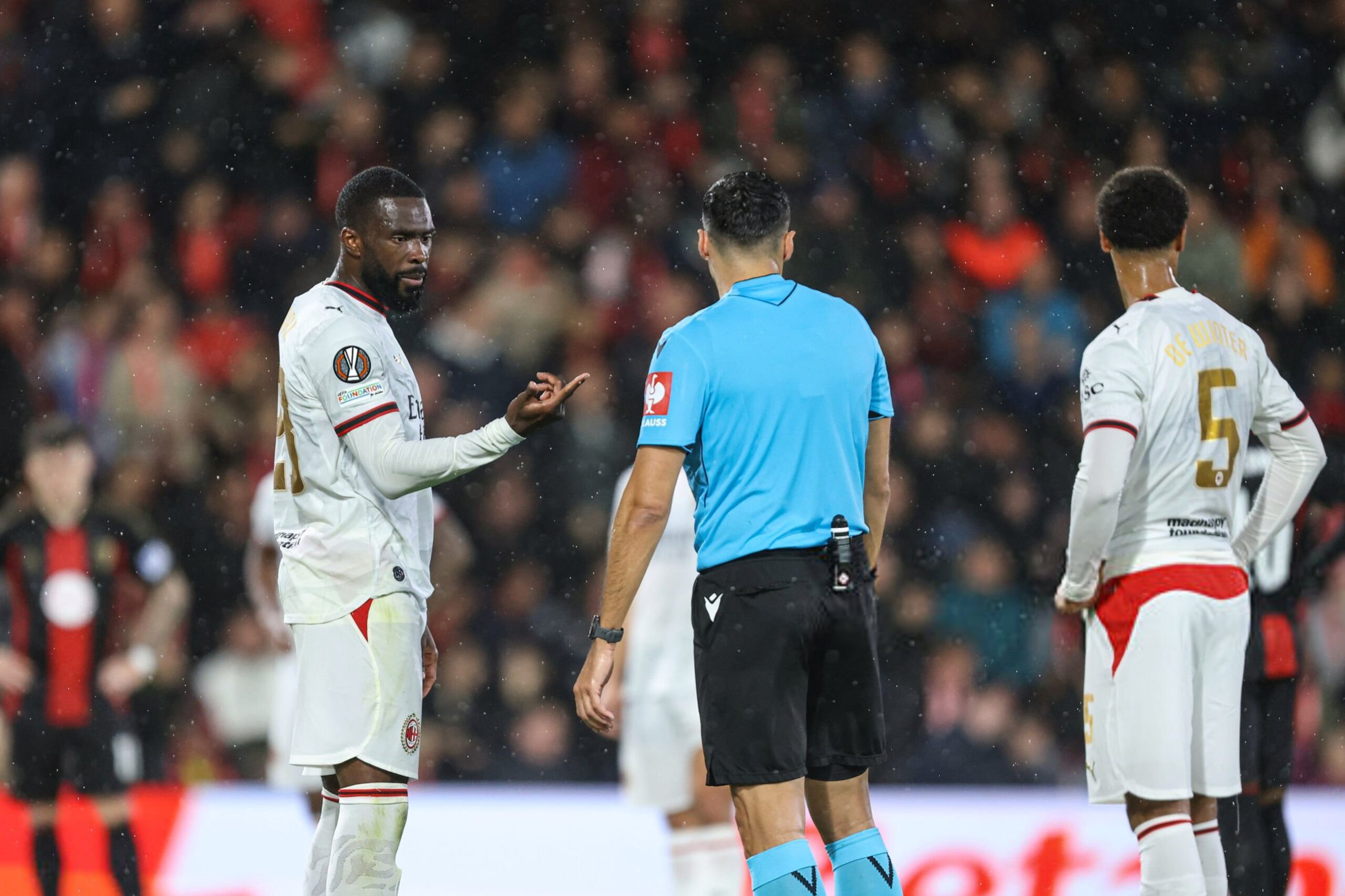Bournemouth 3 – 0 Milan: Maignan Sees Red as Rossoneri Collapse to Heavy Europa League Defeat