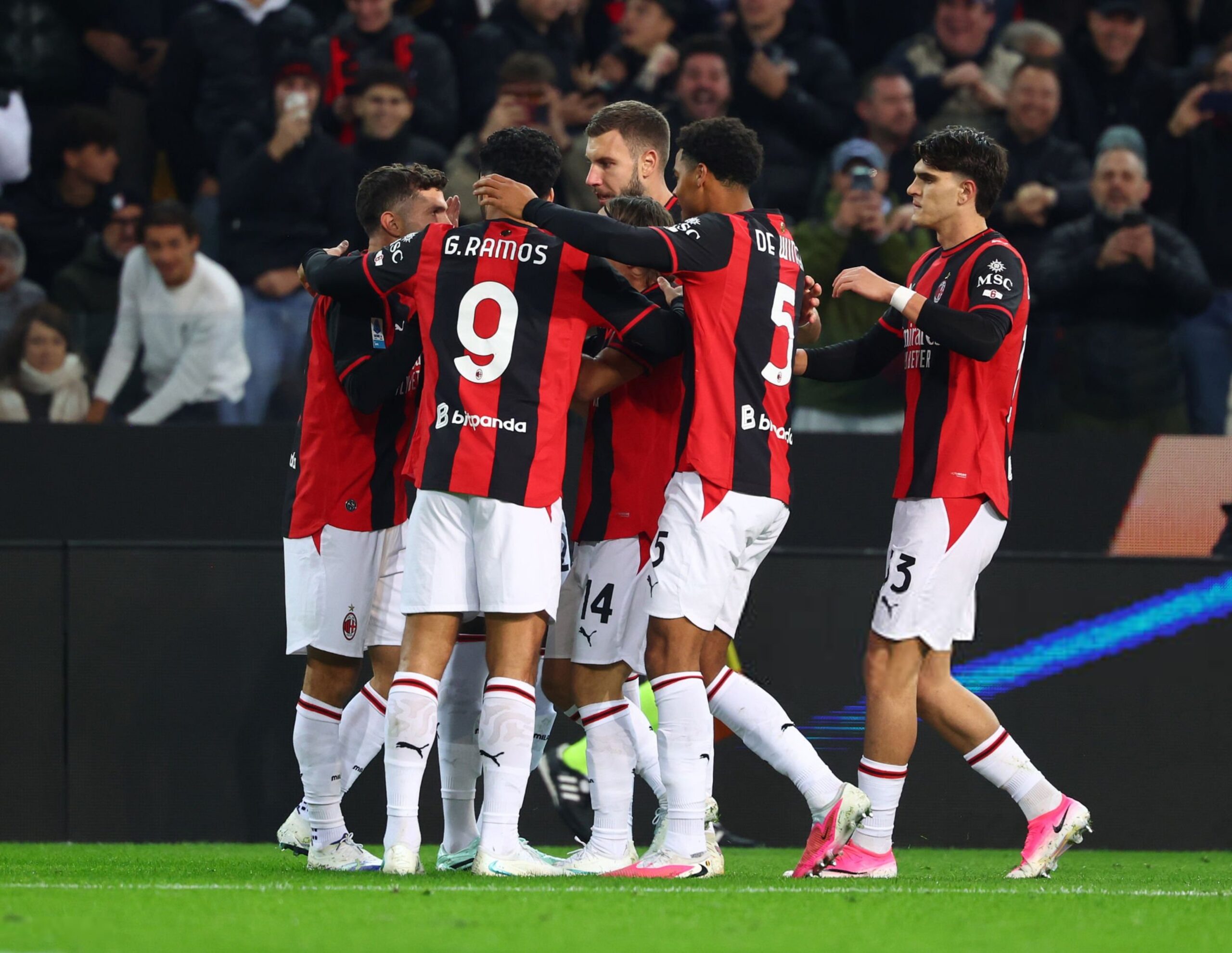 AC Milan players celebrate ميلان
